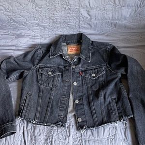 Crop black denim Levi’s jacket